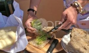 Бутерброд «Портофино» с мортаделлой и соусом песто рецепт шаг 1