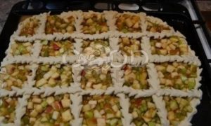 Пирог с яблоками и ревенем рецепт шаг 3
