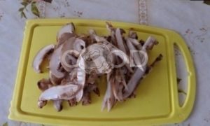 Пирог с курицей, картофелем и грибами рецепт шаг 2