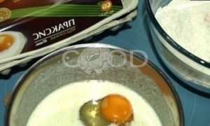 Пирожки с яйцами, зеленью и рисом рецепт шаг 2