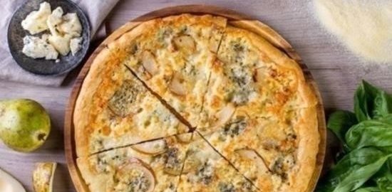 Пицца с грушей и горгонзолой кулинарный рецепт
