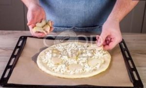 Пицца с грушей и горгонзолой рецепт шаг 7