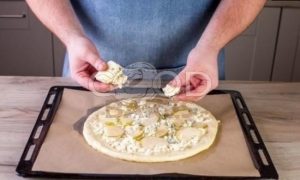 Пицца с грушей и горгонзолой рецепт шаг 8