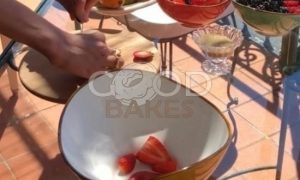 Салат Macedonia из свежих ягод и фруктов рецепт шаг 1