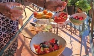 Салат Macedonia из свежих ягод и фруктов рецепт шаг 5