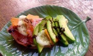 Сандвич из авокадо и семги кулинарный рецепт
