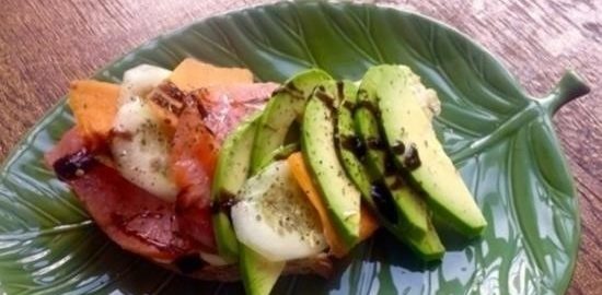 Сандвич из авокадо и семги кулинарный рецепт
