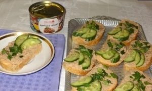 Тосты с плавленым сыром и паштетом из тунца кулинарный рецепт