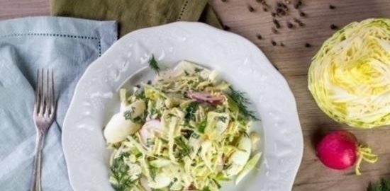 Весенний салат из первых овощей кулинарный рецепт