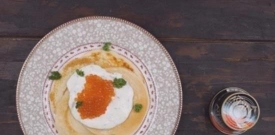 Закусочные оладьи с икрой и рикоттой кулинарный рецепт