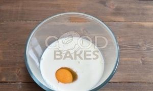 Блинные корзинки с яичницей и икрой рецепт шаг 1