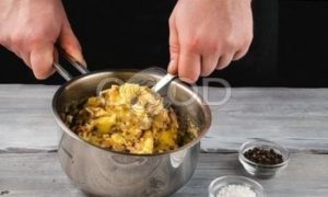 Пирог с грибами и картофелем рецепт шаг 10