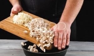 Пирог с грибами и картофелем рецепт шаг 7