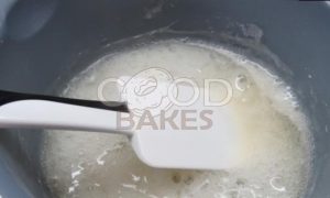 Торт «Птичье молоко» со вкусом малины, фисташек и розы рецепт шаг 10