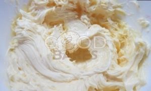 Торт «Птичье молоко» со вкусом малины, фисташек и розы рецепт шаг 8
