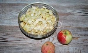 Шарлотка с яблоками рецепт шаг 1
