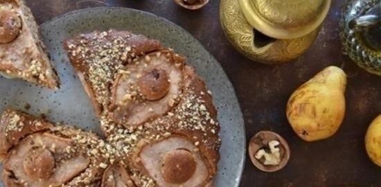 Пирог с грушей, шоколадом и орехами кулинарный рецепт