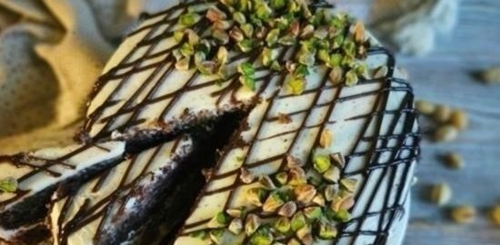 Шоколадный торт с малиной и фисташками кулинарный рецепт