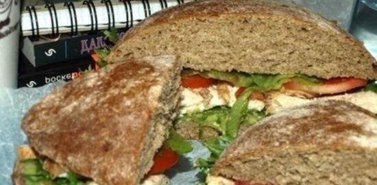 Сэндвич с курицей и авокадо кулинарный рецепт