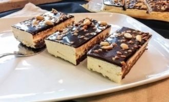 Шоколадно-ванильные пирожные с арахисом кулинарный рецепт