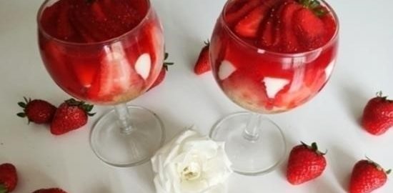 Клубничный десерт «Романтика» кулинарный рецепт