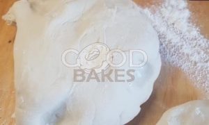 Пирожки на кефире с брынзой и зеленым луком рецепт шаг 1