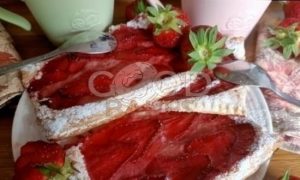 Слоеное пирожное с кремом и клубникой рецепт шаг 5