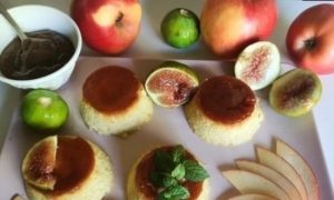 Яблочно-карамельный десерт с инжирным соусом кулинарный рецепт