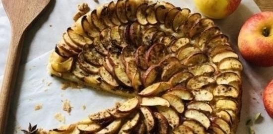 Пирог с яблоками на слоеном тесте кулинарный рецепт