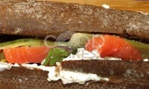 Сэндвич с семгой и творожным сыром рецепт шаг 5