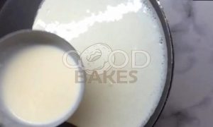 Тонкие блины на молоке и кипятке рецепт шаг 5