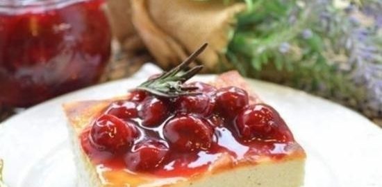 Творожная запеканка с вишневым соусом кулинарный рецепт